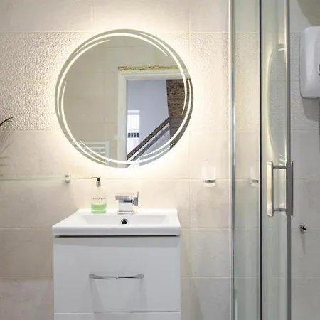 Luxe Living * Bradford (West Yorkshire)